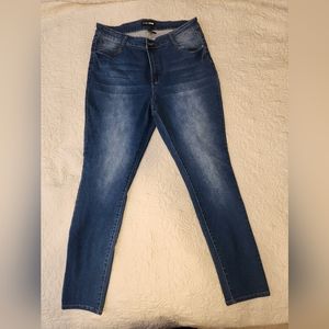 Fashion Nova super stretch jeans. Size 2x. 31 inch inseam. Medium wash.